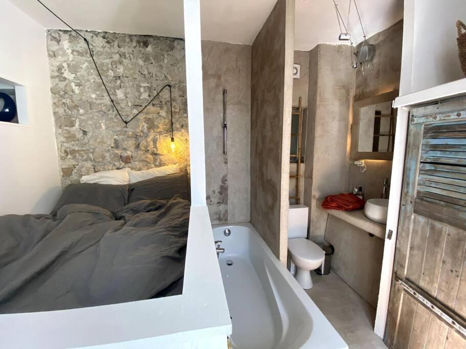 Appartement Studio Avec Terrasse ! Parijs